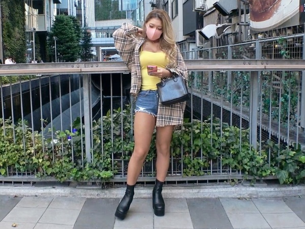 【素人】かなり気合の入ったギャルみの強い女です！巨乳だしね！とんでもなく肉食の彼女は男優とのエッチで興奮止まりません！