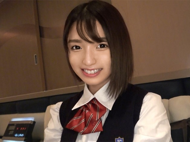 【制服美少女の過激な誘惑】『見て…ここ、濡れてる？』無邪気な笑顔の裏に隠されたエロさ全開！おまんこもアナルも丸見えの体勢でくぱぁ披露、その後ヌルヌルまんこがチンポを飲み込み、激しく腰を振る姿はまさにエロの極み！！