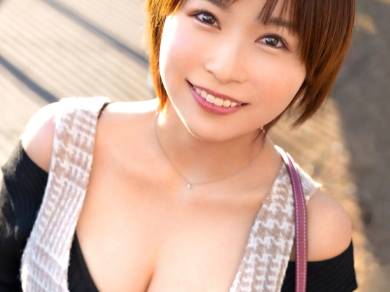 【巨乳ムスメの淫乱プレイ】『もっと激しく…』スケベな格好で誘惑するエロカワ娘が、濃厚セックスでイキまくり！巨乳を揺らしながら感じまくる姿に興奮必至！最後はパイ射で大満足♡