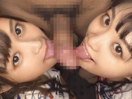 【18歳ビッチギャル乱交】おソロコーデの激カワ美少女2人組が彼氏交換で大乱交！普通のSEXじゃ物足りない！中出しOKのヤリマン娘が本能むき出しでハメまくる♥