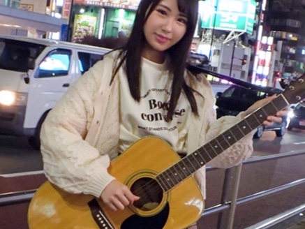 【ナンパ美尻娘】『ミュージシャン志望のウブっ娘がまさかの堕落！』美尻を揺らして感じまくる素人娘をゲット！白濁ザーメンを顔にぶっかけられ、恥じらう姿がたまらない！エロかわいい素人ハメ撮り♡