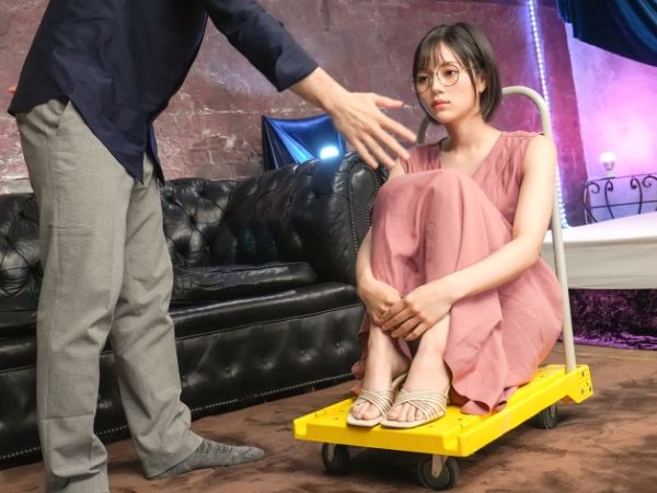 【未来型風俗体験】セクサロイドの美ボディに悶絶！じゅぽじゅぽフェラでご奉仕され、本番SEXでは高速ピストンで絶頂！美人アンドロイドとのエロプレイがヤバすぎる！！