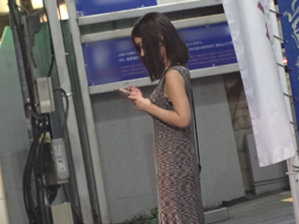 【街角で拾ったたちんぼ美女】触れるだけでぐちょ濡れマ○コ！セックスのために生まれたかのような敏感ボディの謎美女と濃厚性交！！少し触れただけで感じまくる姿に興奮間違いなし！