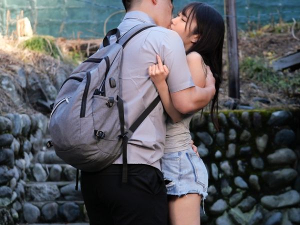 【田舎で再会した元カノとの禁断セックス】『久しぶり…でもやっぱり気持ちいい…』地元の幼馴染と高校時代の思い出が蘇る汗だくプレイ！当時の甘酸っぱい記憶が、今は濃厚でエロい関係に…互いの体を貪り合う、情熱的な夜！♡
