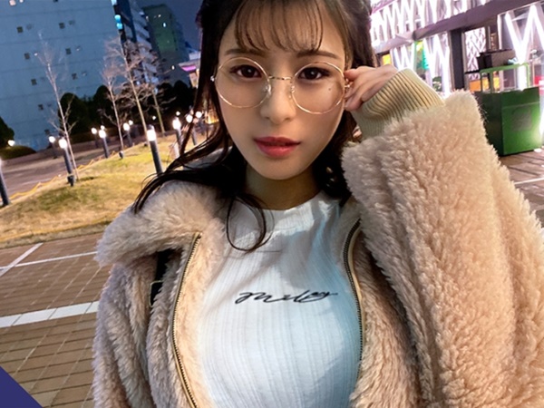 【巨乳メガネ娘の体操服セックス】『真面目な顔してエッチ好きだね…』メガネの奥の淫乱な瞳が輝く！巨乳が揺れる激しいピストンで体操服姿のセックスモンスターが本能剥き出しで乱れまくる！！♡