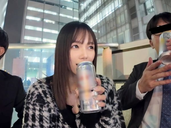 【美巨乳美女の逆ナン大作戦】『私とエッチしない？』街で見つけた男たちを誘惑！巨乳を揺らしながらチ○ポを次々ゲット！3Pで乱れまくり、精子を根こそぎ搾り取る貪欲セックス！♡