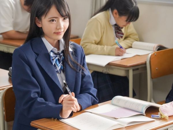 【禁断の校内ラブ】『先生、もう我慢できない…』学校一の美少女JKが担任教師を誘惑！制服姿で大胆に押し倒し、初セックスで快感に悶える！♡