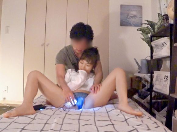 【ナンパ成功！】幼さ残る天真爛漫美少女をゲット！ヤリ部屋でバックから激しく突かれ、感じまくる姿がエロかわいい！連続でイカされちゃう敏感ボディに興奮必至！♡