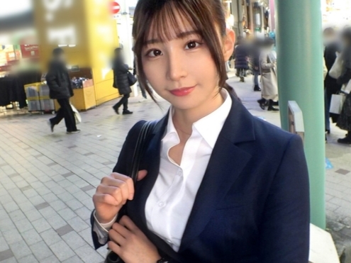 【黒パンストOLをナンパ即ハメ】『ダメ…ここじゃ…』スーツ姿のOLをゲット！パンスト破いて美尻を露わに！バックから激しくピストンされ、オフィス街で乱れる姿がエロすぎる！