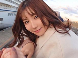 【カップルの甘い誘惑】『もっと激しく…』アイドル顔負けの可愛い彼女がプリッと美尻をフリフリ！彼氏との濃厚セックスで感じまくり、エッチな声を響かせる！