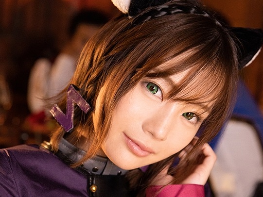 【異世界エロ冒険】『この世界では、私があなたの性奴隷…』鈴村あいりが淫獣コスで3P生ハメ！チンポで激しく突かれ、喘ぎまくる姿に興奮MAX！最後は中出しでフィニッシュ！♡