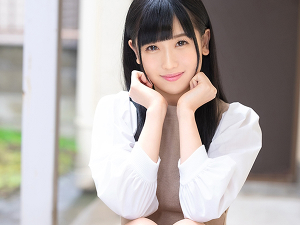 【21歳美少女のご奉仕訪問】『チューしよ♡』素人男性宅でエッチなサービス開始！一生懸命フェラする姿に我慢できず、生チンポを挿入しちゃう！！