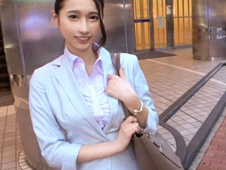 【美ボディOLの危険な誘惑】『ダメ…会社バレちゃう…』街中でナンパした美脚OLがエッチに乱れる！スーツを脱いだらスレンダー美ボディ♥ ギンギンチンポでおマンコを激突き！！