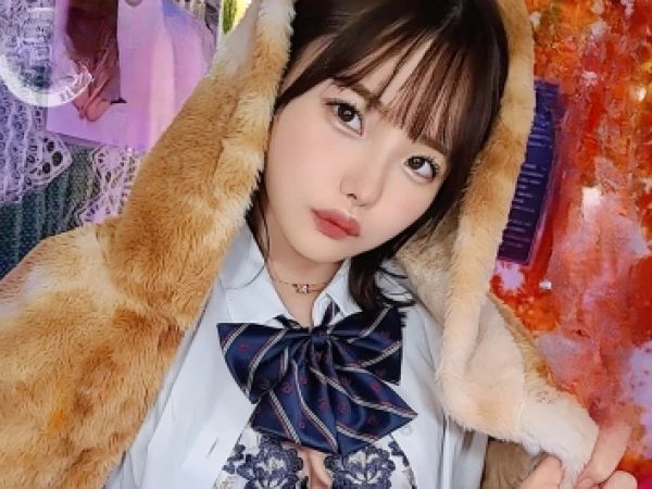 【コスプレリフレの裏側】『責任とってよ…♡』貧乳スレンダー嬢が制服姿で誘惑！パイパンま●こにたっぷり種付けされちゃう裏オプSEX！！