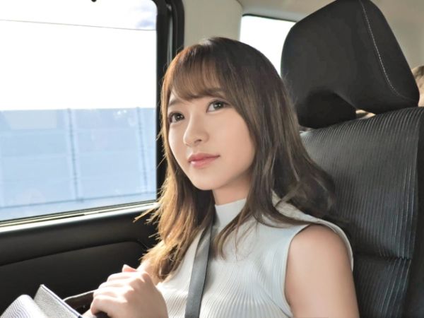 【S級美少女宅配サービス】『私、届きました♥』華奢なスレンダーボディの美少女が素人男性宅に訪問！甘いキスからフェラご奉仕、恋人つなぎで激しくピストン！夢のセックス体験に男性メロメロ！