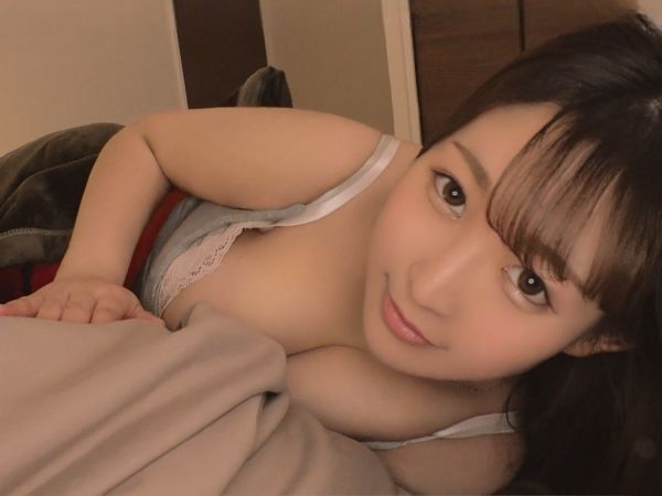 【夜這い痴女】巨乳美女が夜這いプレイで悶々とした夜を癒す！？隣で寝てるはずの彼女が、突然優しくエロく誘惑♥巨乳を揺らしながら、悶々とした男をヌきまくる！夜這いプレイで興奮MAX！