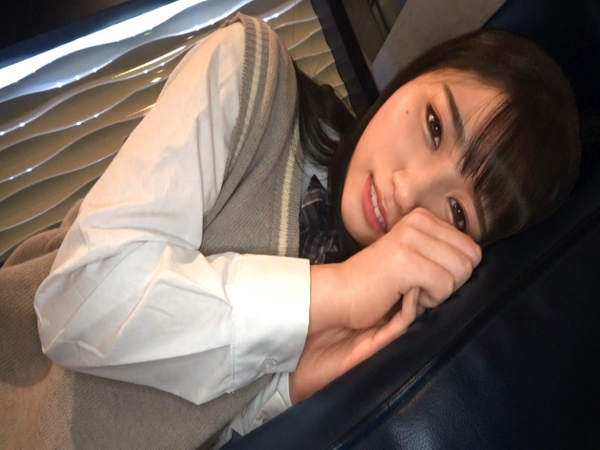 【黒髪制服美少女】ハリツヤ抜群の極上ボディ！清楚系女子がカメラの前で大胆に…チ●ポに夢中になって喘ぎまくる♡制服姿とのギャップがヤバい！