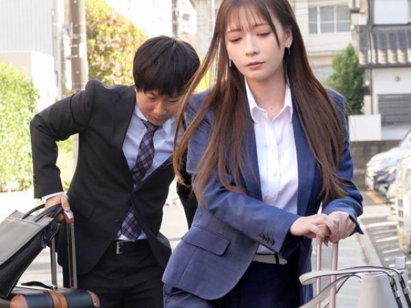 【出張先で禁断の夜】憧れの女上司とまさかの相部屋！痴女スイッチONで部下のチ●ポを風呂場でしゃぶりまくり、濃厚SEXで翻弄されちゃう！♡