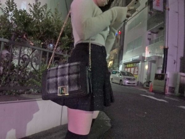 【素人ナンパ】地味顔ミニスカ女子をホテルに連れ込み！色白ムチムチ尻を激突き騎乗位！ニーハイソックスのままエッチな格好で感じまくる姿がエロすぎる！