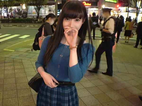 【街角ナンパ成功】長身スレンダー美人が久々のセックスで大興奮！手マンで敏感に反応しちゃうご無沙汰オマ○コ♡ 潮吹きしまくりエッチな姿は必見！