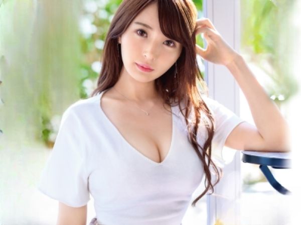 【エロカワラウンドガールの本性】『もっと激しく突いて…』リング上で輝く美女が性欲全開！ムチムチ美尻を振り乱し、極上ボディで男を誘惑♡フェラから騎乗位まで、エロすぎる腰使いで男を骨抜き！